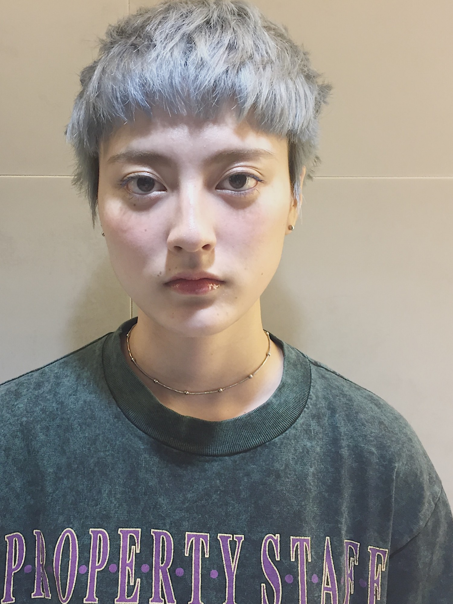 エッジィなショートヘアの髪型 ヘアスタイル ヘアドレ