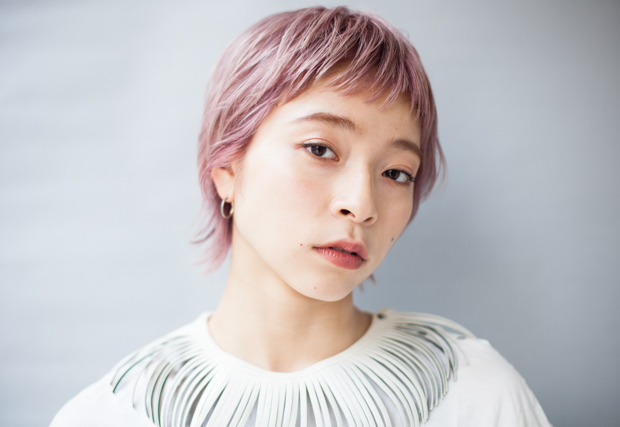 ハイトーンのショートウルフの髪型 ヘアスタイル ヘアドレ