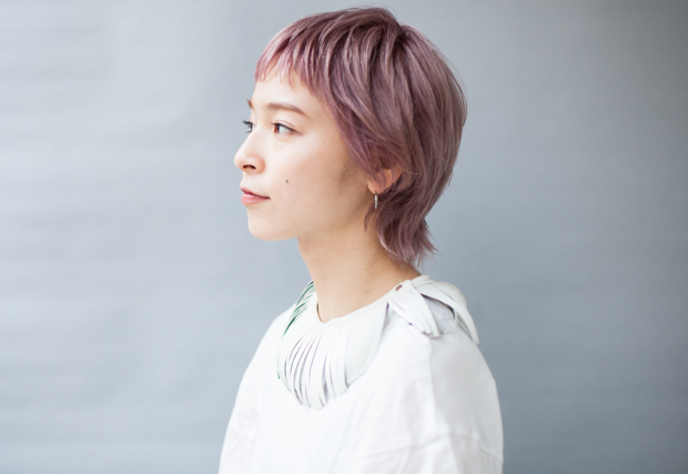 ハイトーンのショートウルフの髪型 ヘアスタイル ヘアドレ