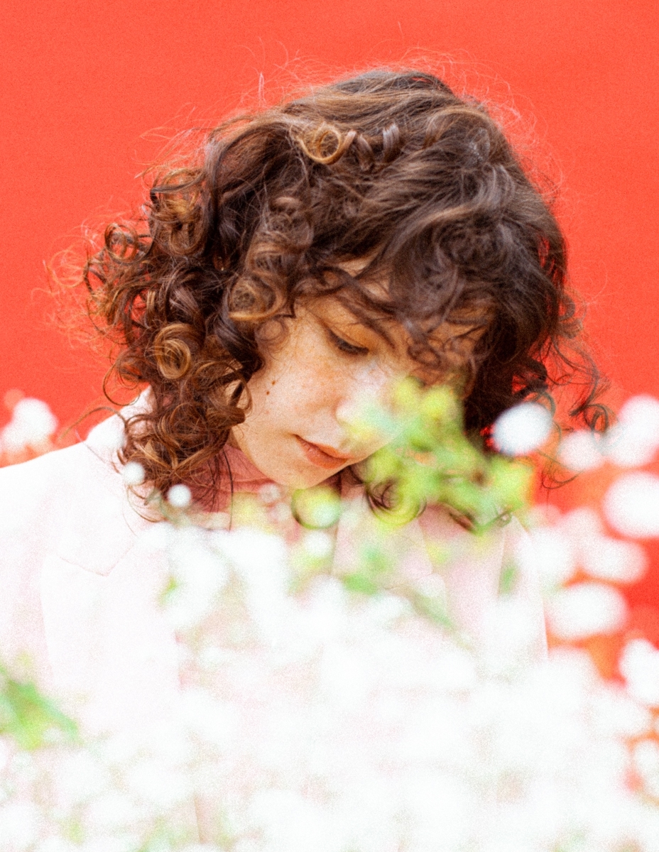 ふんわりボリュームのカーリーミディアムの髪型 ヘアスタイル ヘアドレ ふんわりボリュームのカーリーミディアムの髪型 ヘアスタイル ヘアドレ