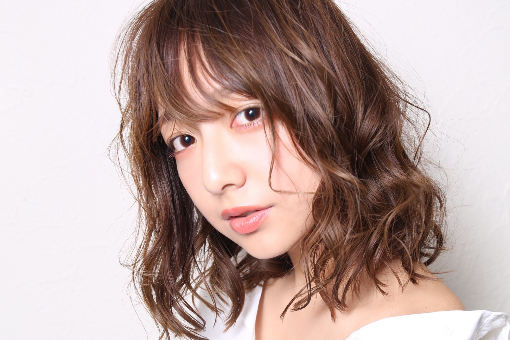 セミウエットリラックスウェーブボブの髪型 ヘアスタイル ヘアドレ