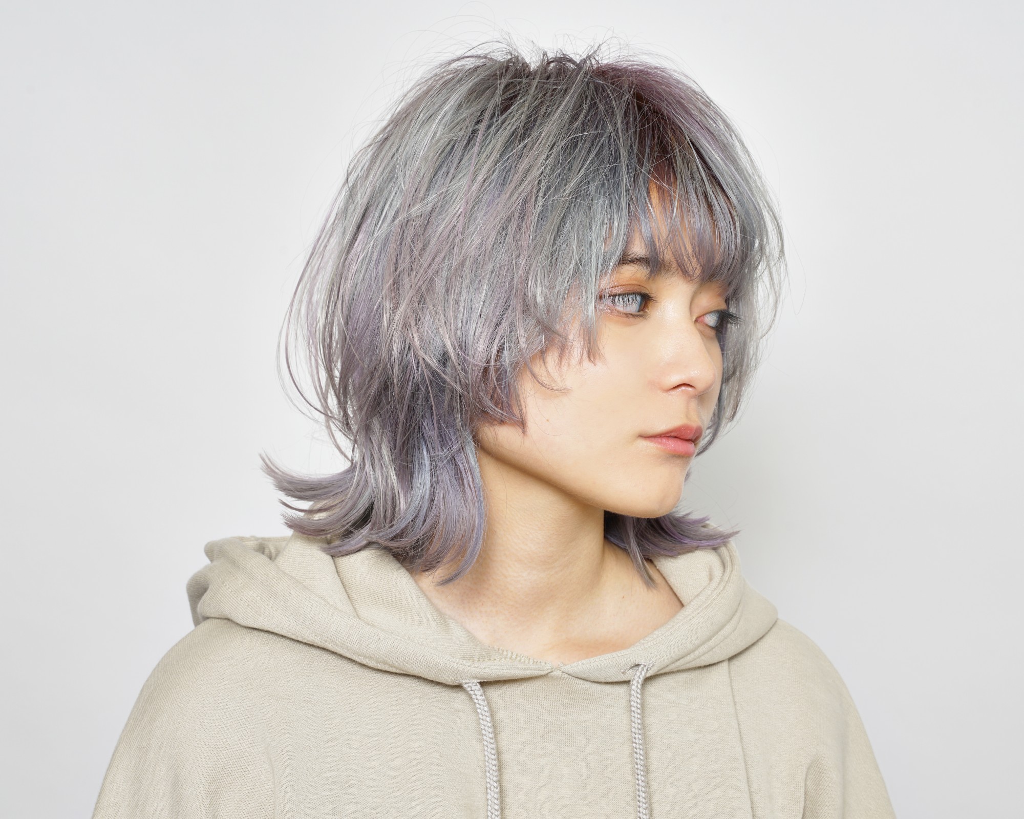 ハイトーン マッシュウルフの髪型 ヘアスタイル ヘアドレ ハイトーン マッシュウルフの髪型 ヘアスタイル ヘアドレ