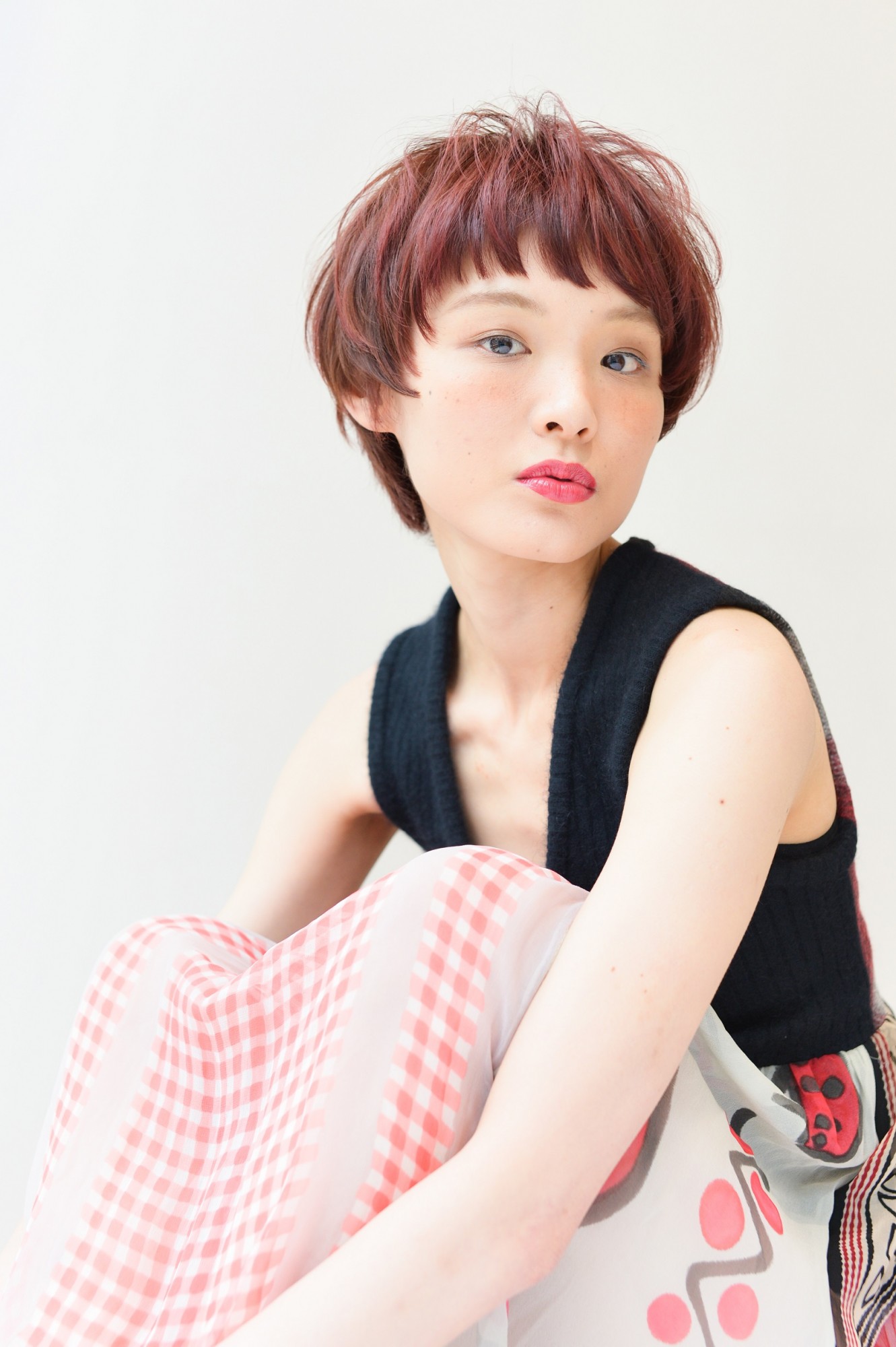 ベリーピンクが大人可愛いショートボブの髪型 ヘアスタイル ヘアドレ ベリーピンクが大人可愛いショートボブの髪型 ヘアスタイル ヘアドレ