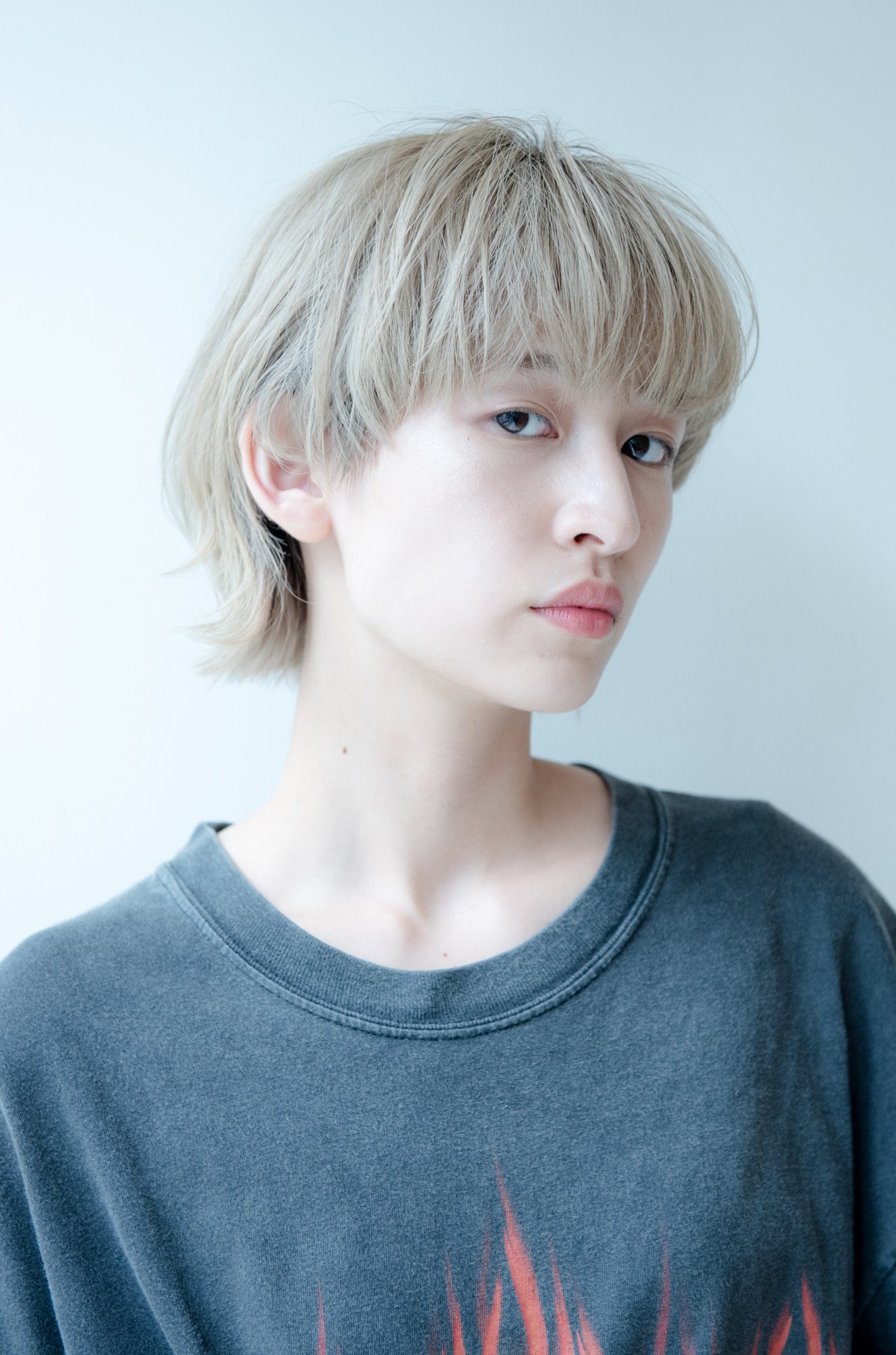 ハイトーンマッシュウルフの髪型 ヘアスタイル ヘアドレ