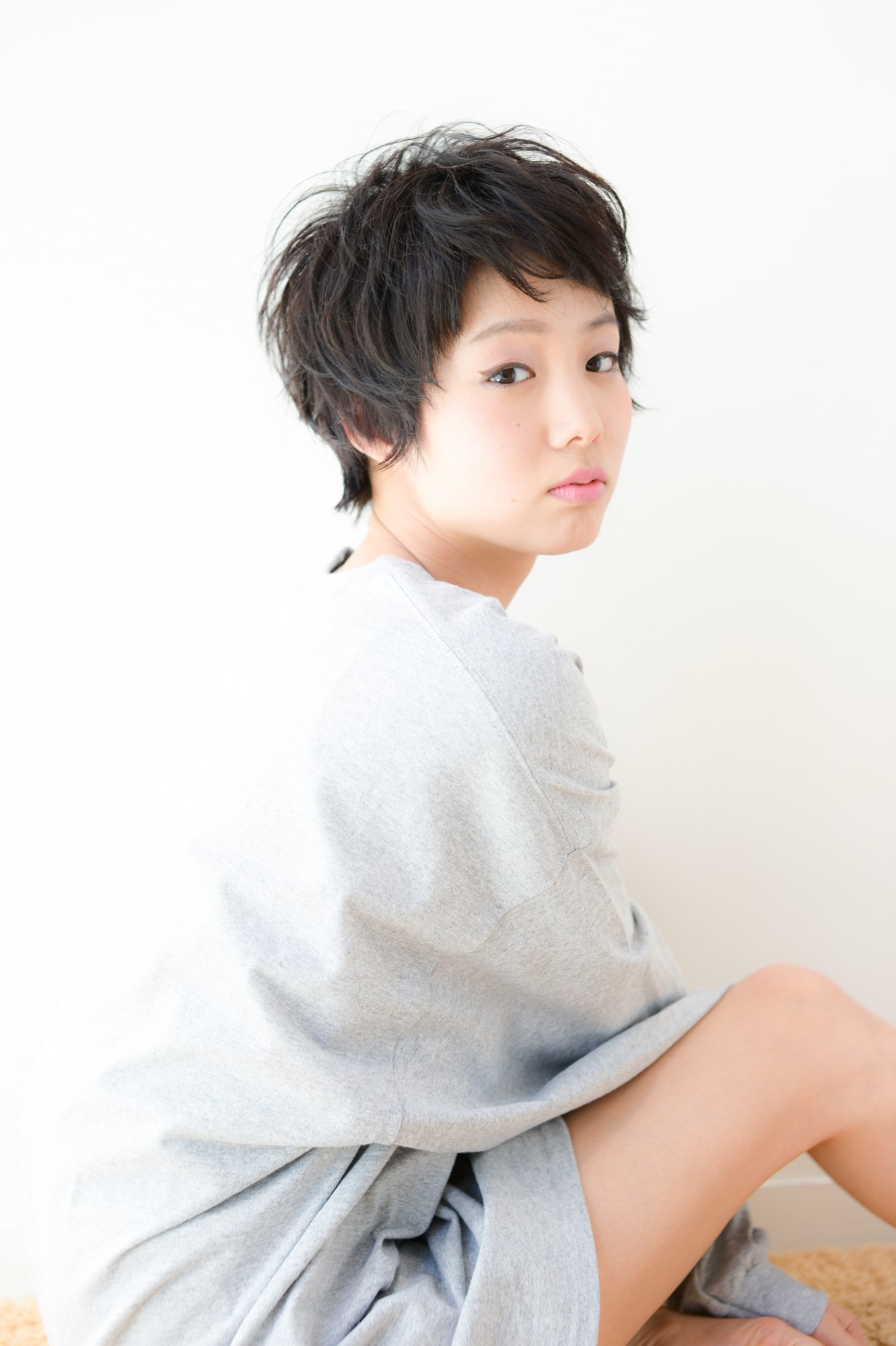 ラフに決まるシンプルなショートの髪型 ヘアスタイル ヘアドレ