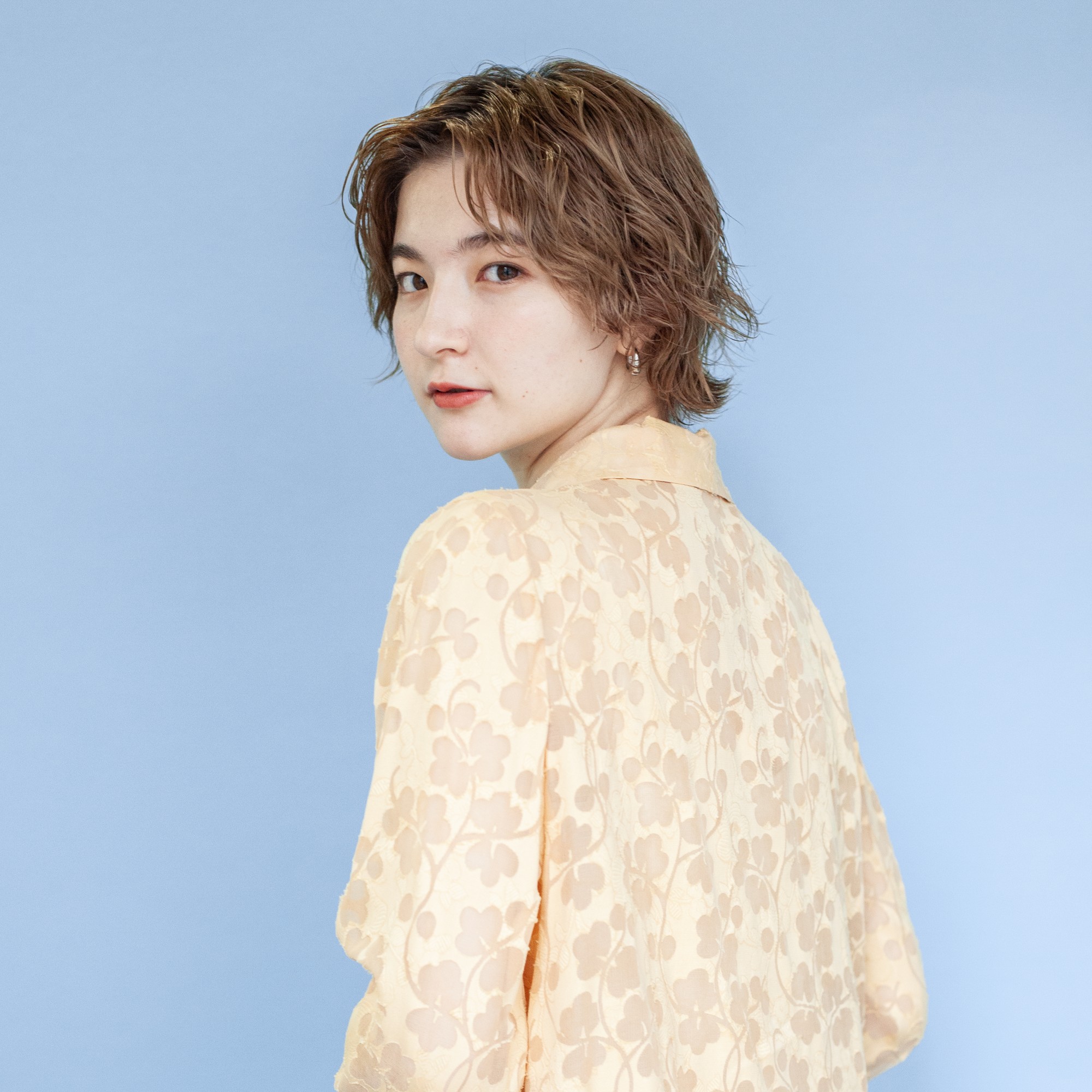 ショート ベージュ ウェーブパーマの髪型 ヘアスタイル ヘアドレ