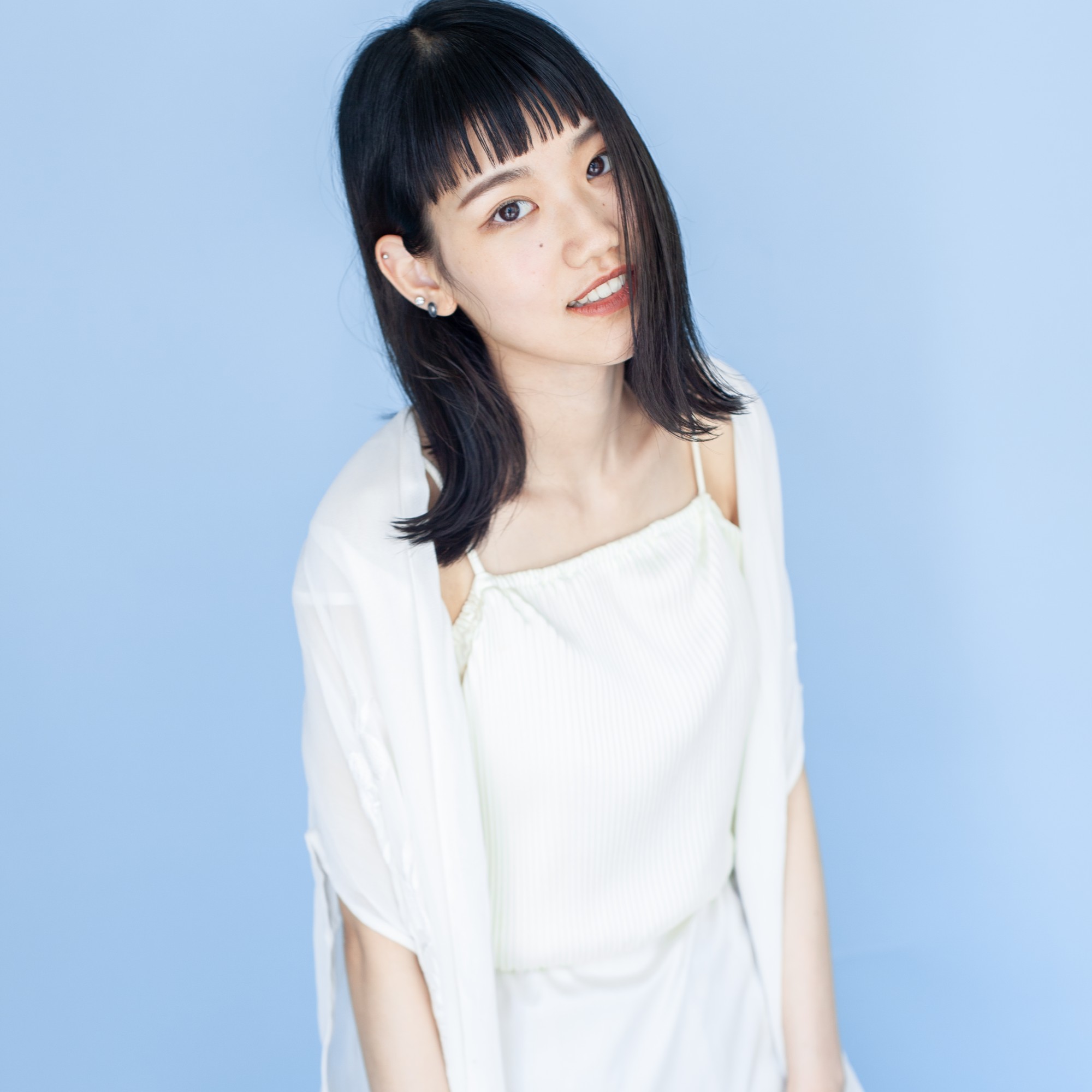 ミディアム オン眉 黒髪の髪型 ヘアスタイル ヘアドレ ミディアム オン眉 黒髪の髪型 ヘアスタイル ヘアドレ